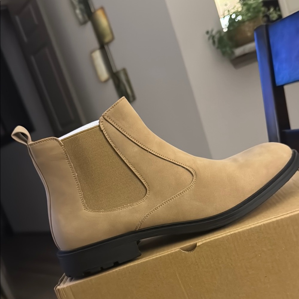 Coutgo Men's Chelsea Boots Leather Slip-on Boot 🥾 Size 10.5 Brand New